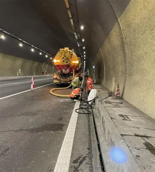 孟州隧道排水渠清淤